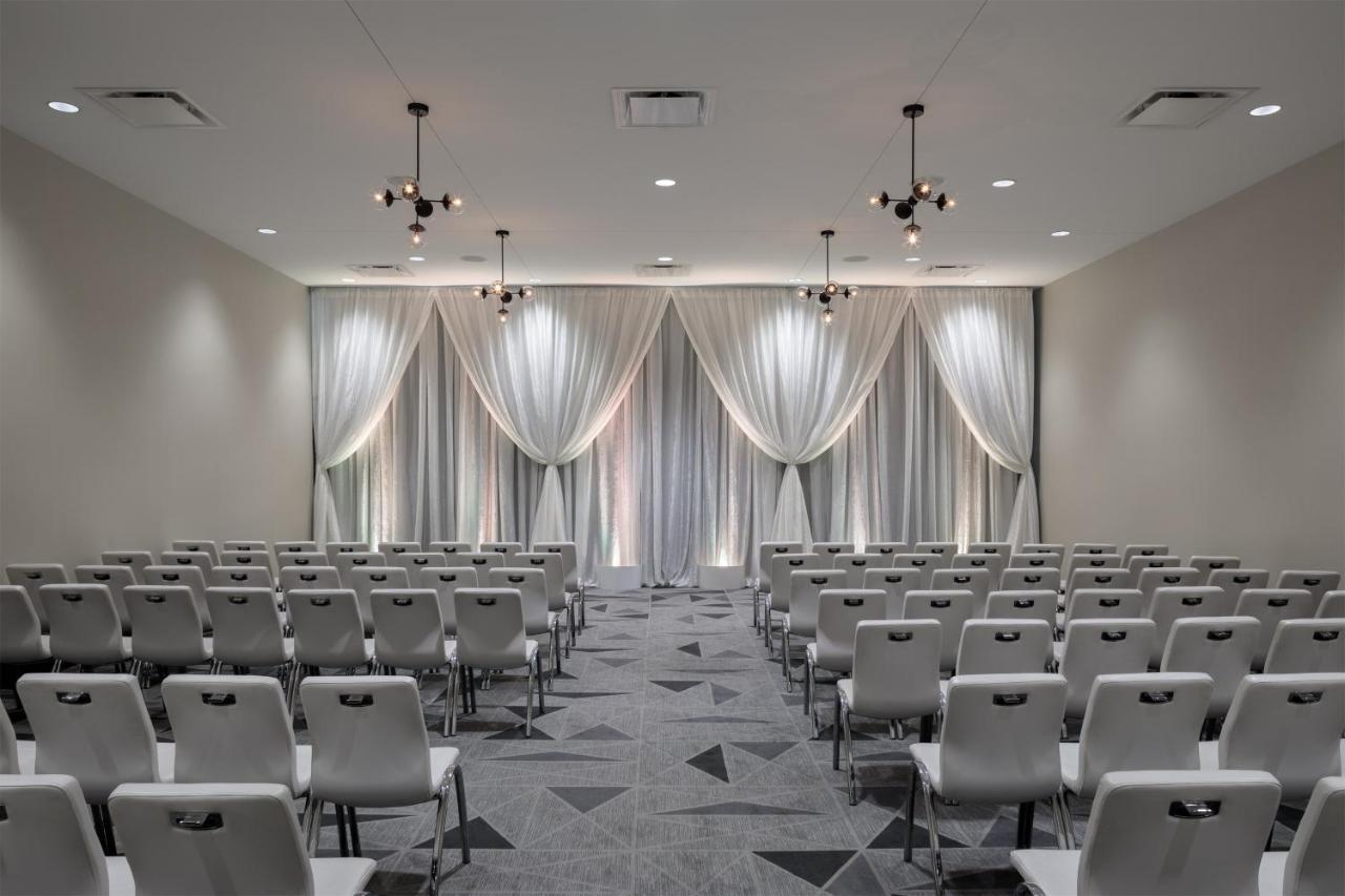 Le Meridien Columbus, The Joseph
