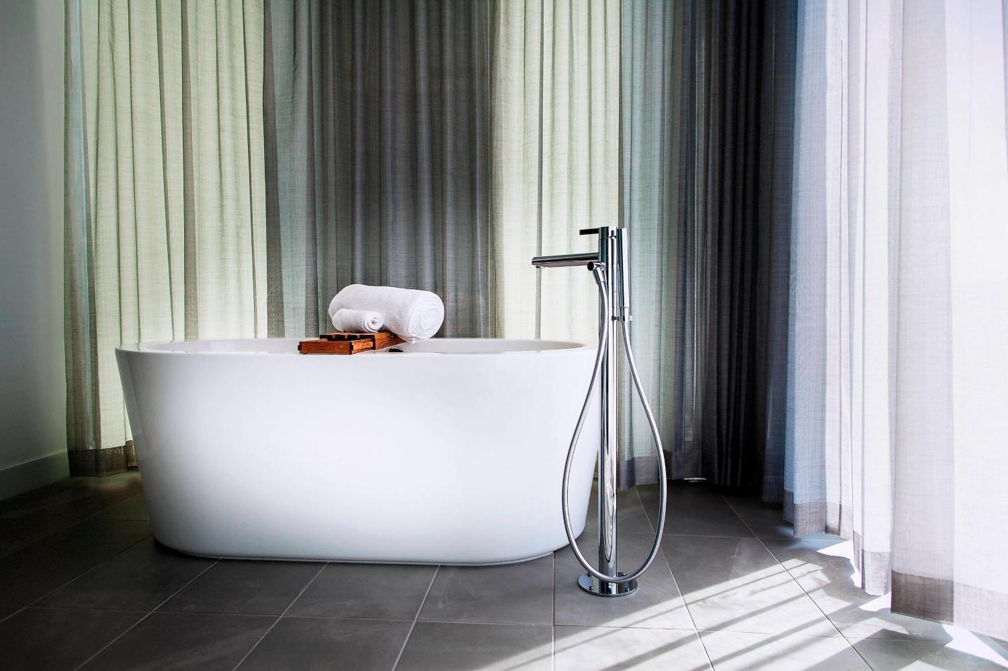 Hotel Le Meridien Columbus, The Joseph 4*